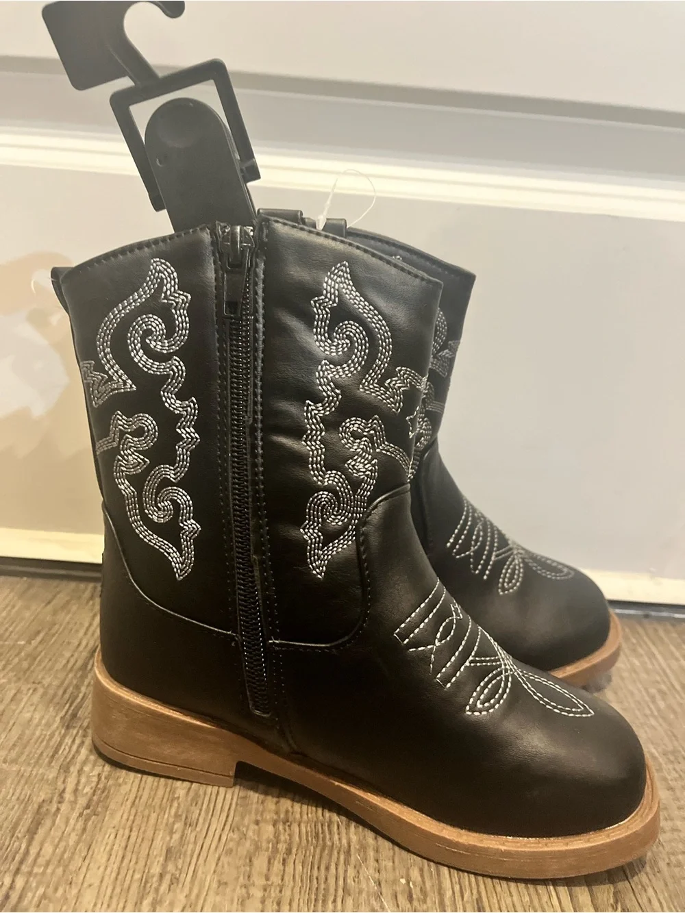 Paws Black Western-Style Ankle Boot with White Stitching size 12, 3Y
